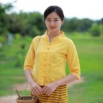 50421 เสื้อผ้าฝ้ายทอมือ "พลอยนับพัน" คอปีนกระดุมเฉียง สีเหลือง