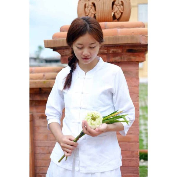 เสื้อผ้าฝ้ายสีขาว
