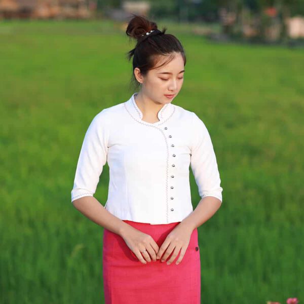 50305 เสื้อผ้าฝ้ายพื้นเมืองผู้หญิง เนื้อชินมัยอัดกาว "วิสาระดี" สีขาว