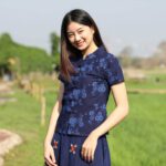 21002 เสื้อม่อฮ่อมผู้หญิง พิมพ์ลายทรงเข้ารูป กระดุมจีน ลายดอกซากุระ