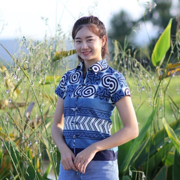 21021 เสื้อม่อฮ่อมผู้หญิง พิมพ์ลาย คอปก กระดุมจีน ลายก้นหอย