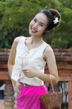 50035 เสื้อผ้าฝ้ายพื้นเมืองผู้หญิง ทรงกาสะลองแขนกุด บัวเกี๋ยง สีธรรมชาติ - Image 2
