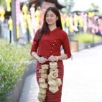 เสื้อผ้าฝ้ายผู้หญิง ทรงคอป้าย เนื้อชินมัย "กรองทอง" สีแดง