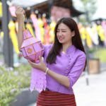 50301 เสื้อผ้าฝ้ายพื้นเมืองผู้หญิง เนื้อชินมัยอัดกาว "วิสาระดี" สีม่วง