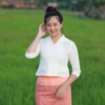 70011 เสื้อผ้าฝ้ายพื้นเมือง สีธรรมชาติ มีลายตารางในตัว - Image 2