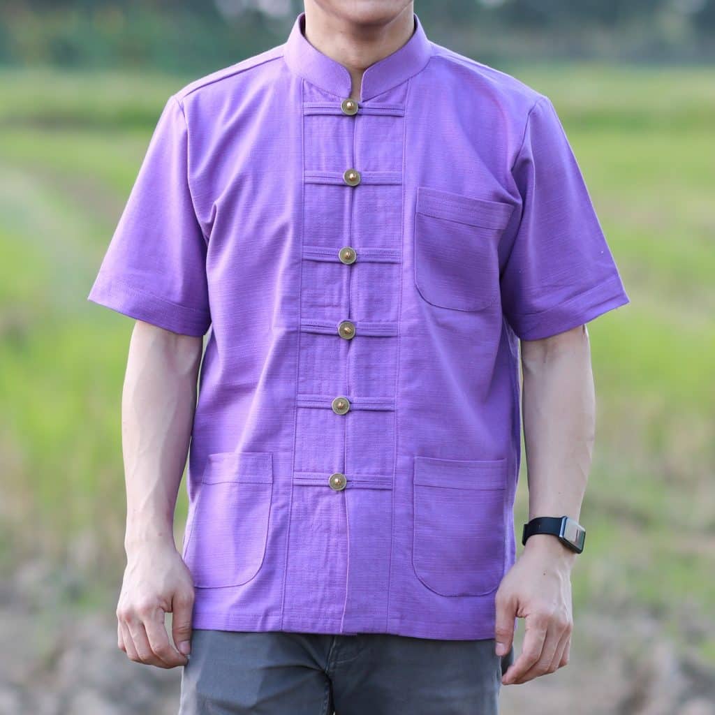 41007 เสื้อผ้าฝ้ายชายสีม่วง เนื้อผ้าชินมัย ตองชัย กระดุมเหรียญ แขนสั้น 
